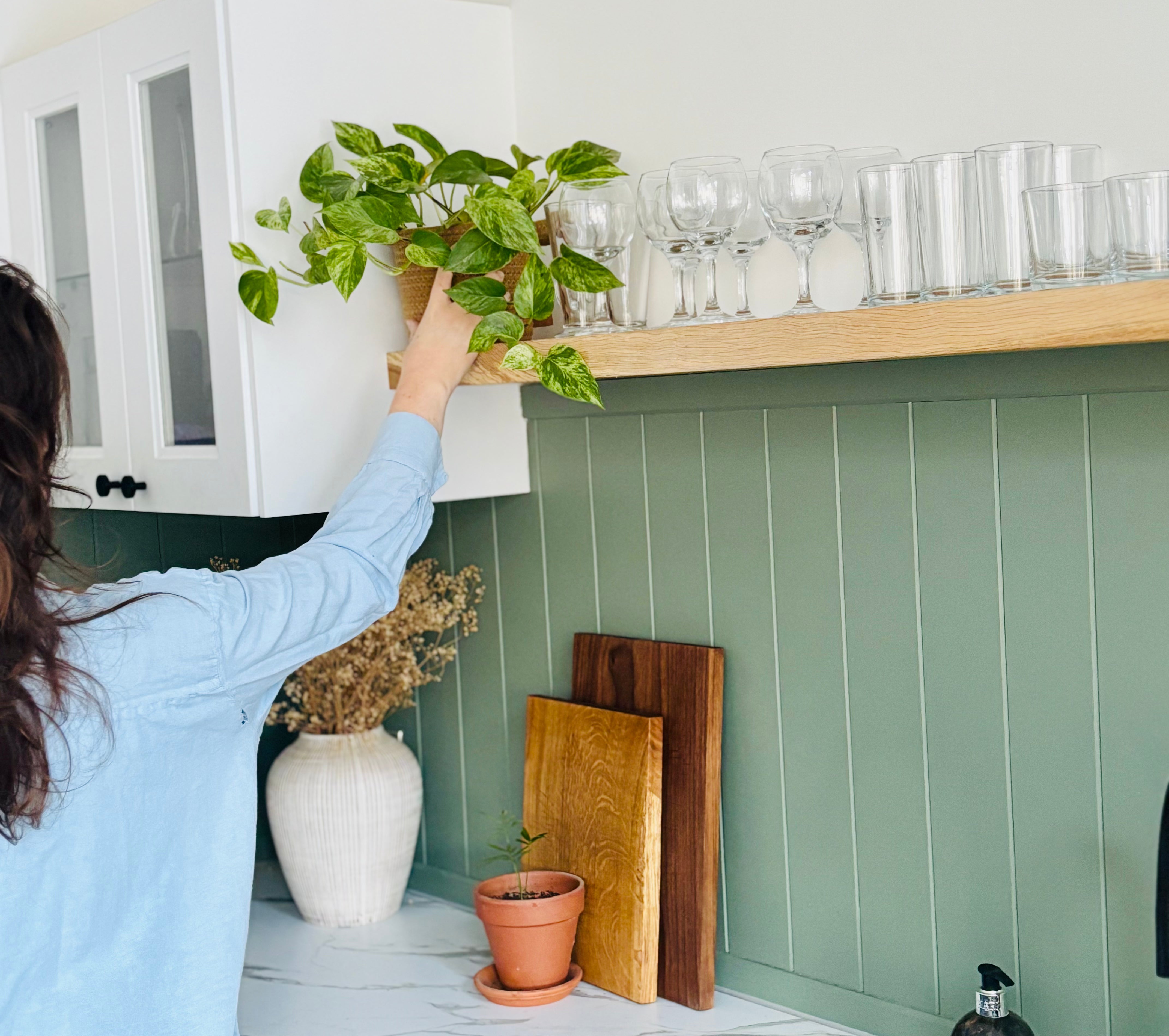 Cupboards vs. Open Shelves: Which One is Right for Your Kitchen? - Apex Bespoke Carpentry
